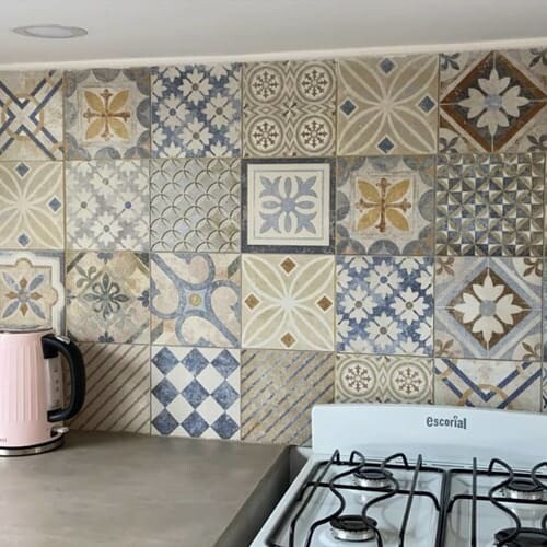 $ 9.990  M2 CERAMICA CALCAREO COLOR                    56X56  CMS                                                   CAJA  2,17 M2
