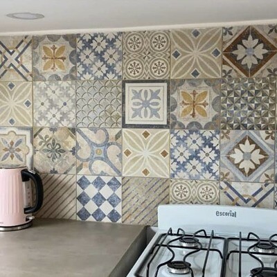 $ 9.990  M2 CERAMICA CALCAREO COLOR                    56X56  CMS                                                   CAJA  2,17 M2