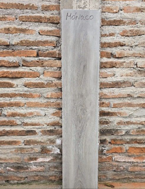 $22.990 M2  SPC MONACO 9.0  MM                       23 CM X 1.22 MT                       CAJA 1.403 M2