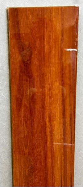 $15.990 M2 PISO FLOTANTE BRILLANTE 8.3 MM BOGOTA 19.8 CM X 1,22 MT CAJA 3.14 M2