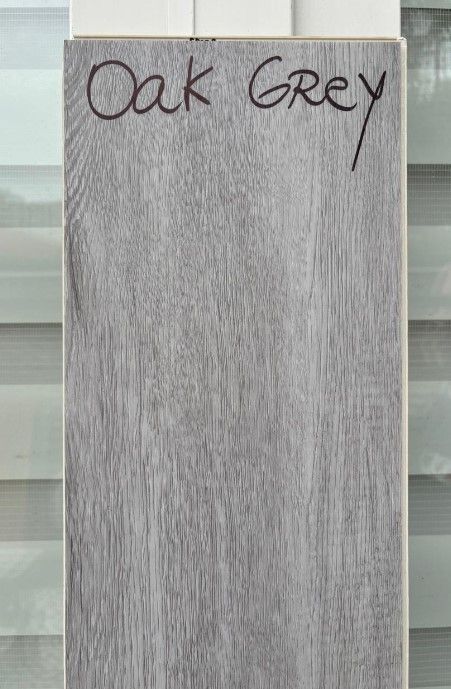 $13.990 M2 SPC  OAK GREY  5.5 MM  19 CM X  1.22 MT CAJA 2,24 M2