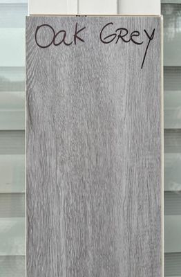 $13.990 M2 SPC  OAK GREY  5.5 MM  19 CM X  1.22 MT CAJA 2,24 M2
