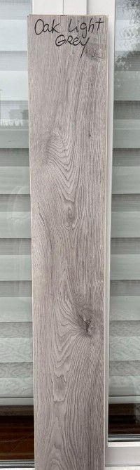$13.990 M2 SPC OAK LIGHT GREY  5.5 MM 19 CM X  1.22 MT CAJA 2,24 M2