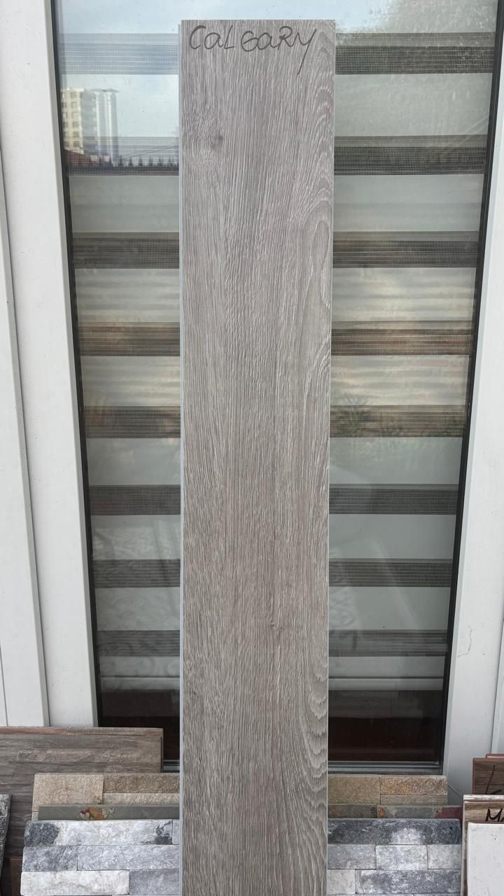 $13.990 M2 SPC CALGARY 5.5 MM  18.6 CM X  1.22 MT CAJA 2,24 M2