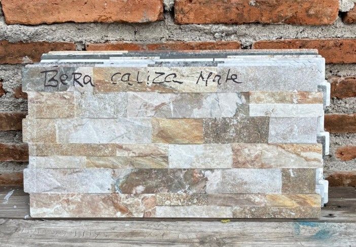 $ 12.990 M2 FACHALETA GRES BERA CALIZA MATE  25X50 CMS  CAJA 1,50 M2
