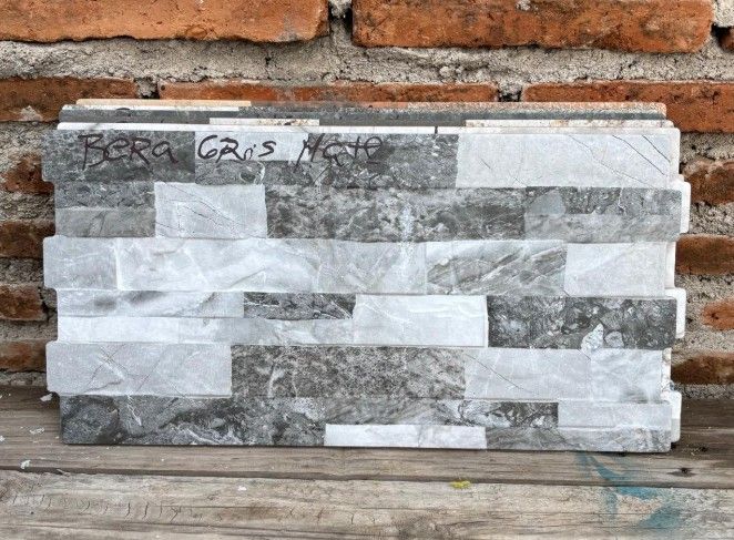 $ 12.990 M2 FACHALETA GRES BERA GRIS MATE  25X50 CMS  CAJA 1,50 M2