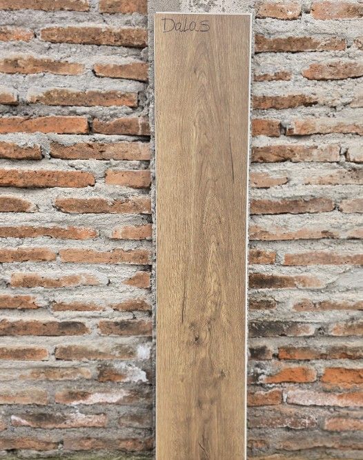 $14.990 M2 SPC  DALLAS  5.5 MM  22.8 CMS X 1.22 MT CAJA 2,23 M2