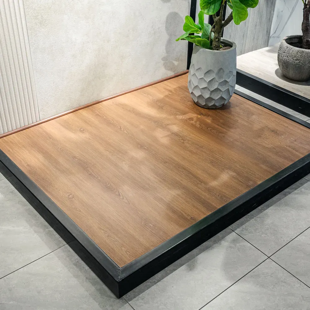 $15.990 M2 SPC BURDEOS 5.0 MM  18 CM X 1.22 MT CAJA 2,2326 M2