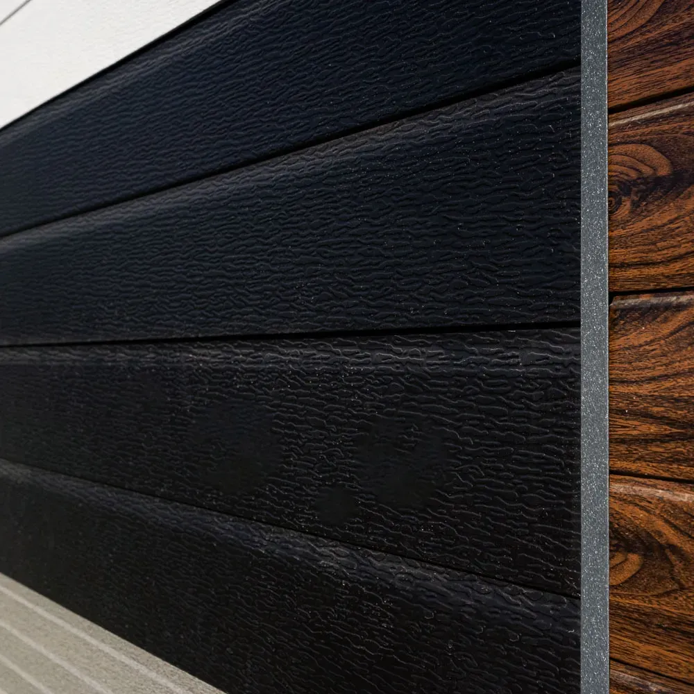 $21.990  REVESTIMIENTO EXTERIOR EMBOSSE BLACK  MIDE 38.5 CM X 3.8 MT  RINDE 1.463 M2