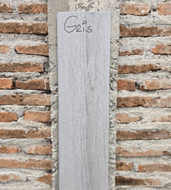 $12.990 M2 SPC GRIS 5.0 MM  18.2 CM X  1.22 MT CAJA 2,22 M2