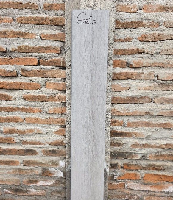 $12.990 M2 SPC GRIS 5.0 MM  18.2 CM X  1.22 MT CAJA 2,22 M2