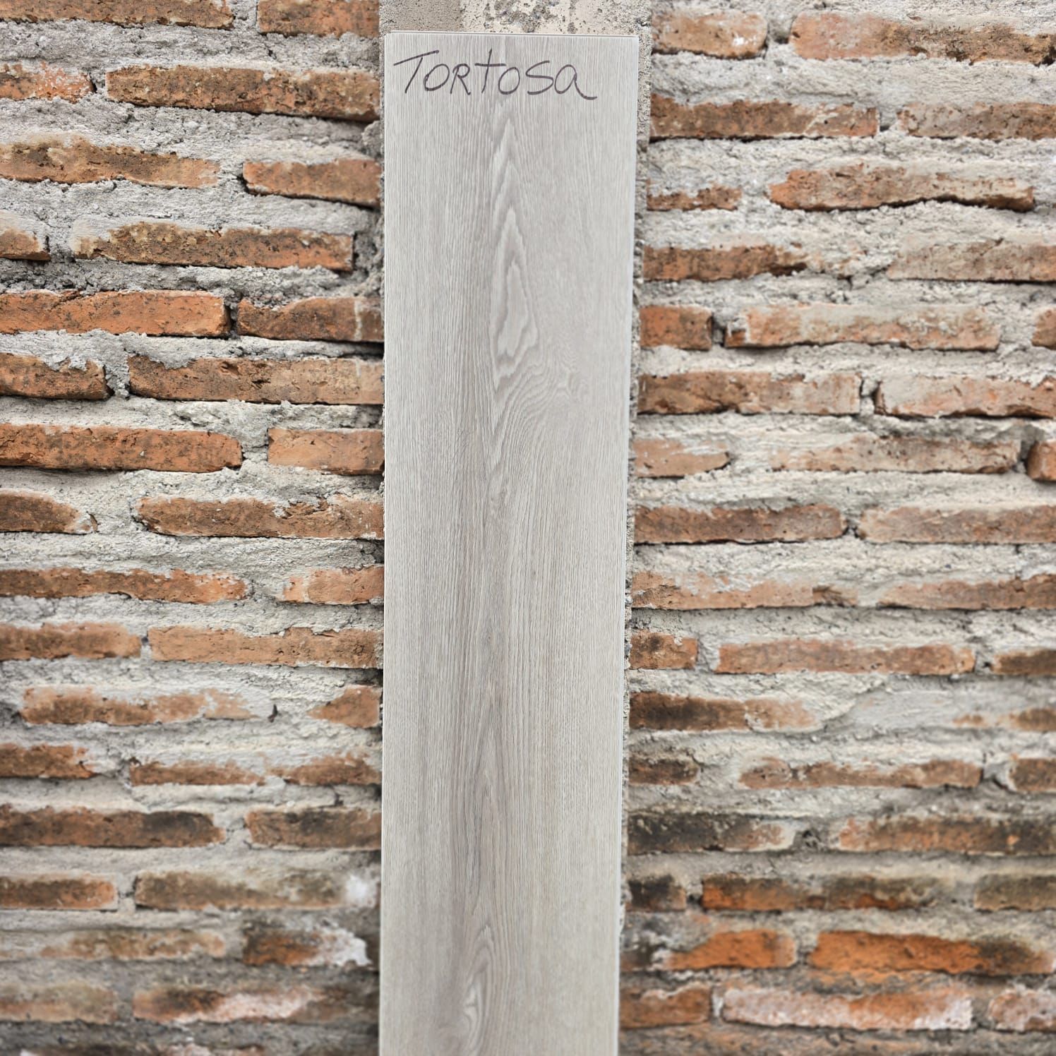 $16.990 M2 SPC TORTOSA  6.0 MM  23.2 CM X 1.22 MT CAJA 2.264 M2