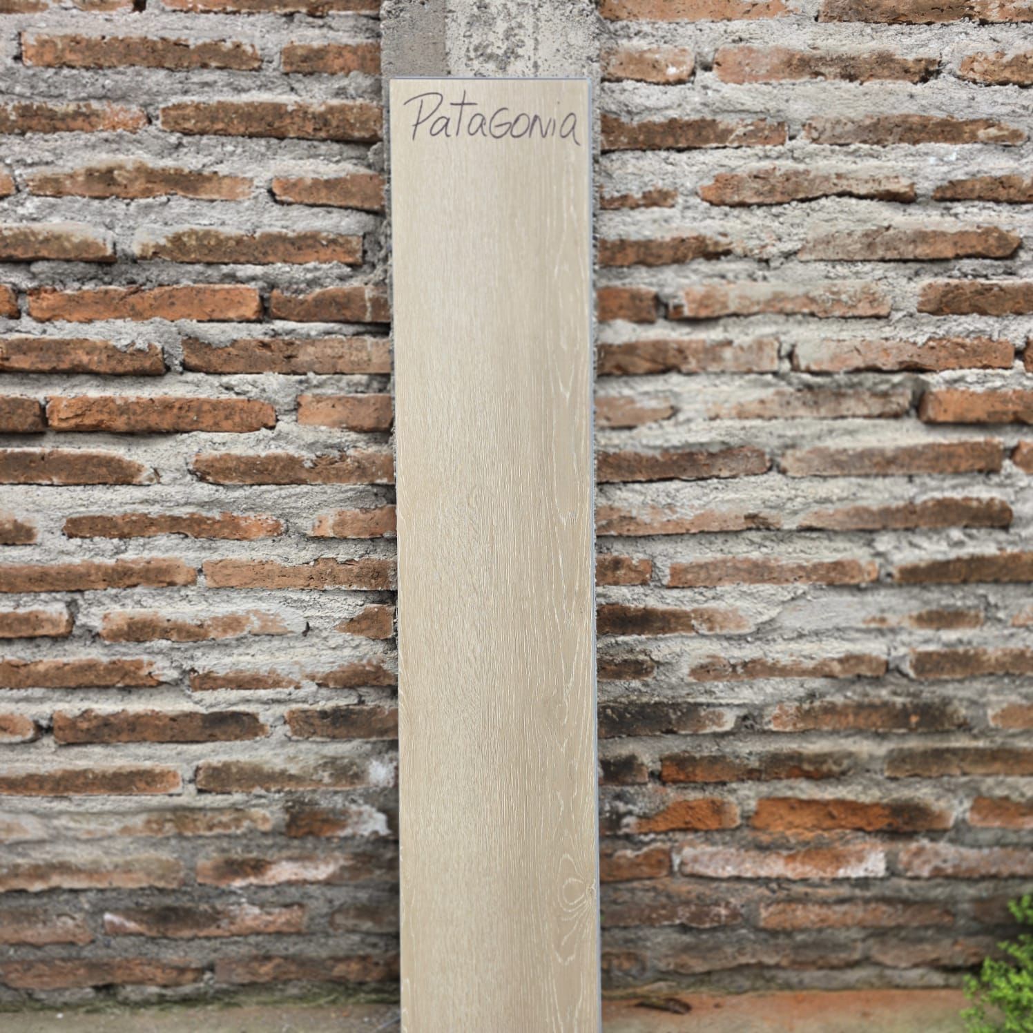 $18.990 M2 SPC PATAGONIA 7.5 MM  23.2 CM X 1.22 MT CAJA 1.683 M2