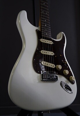 Fender American Ultra SSS Stratocaster Arctic Pearl White