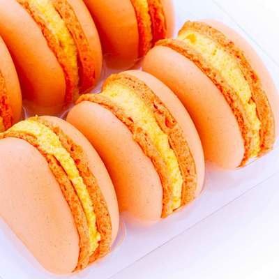 9 Macaroons with Real Mango and Orange Buttercream
