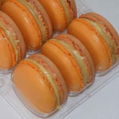 9 Macaroons with Caramelised Apricot and Almond Praline