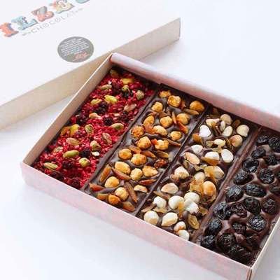 Gift Box of 4 Dark Chocolate Bars with Fruits and Nuts