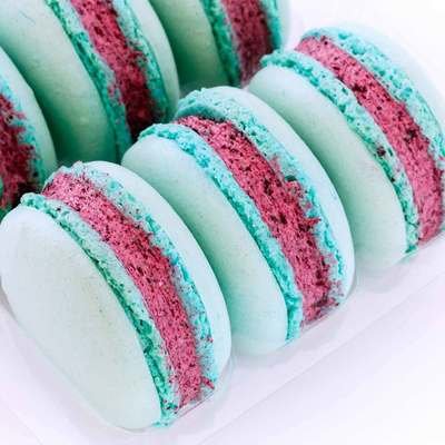 20 Blueberry Macaroons with Real Blueberry Buttercream