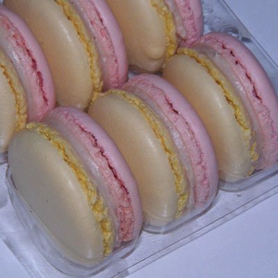 20 Strawberry and Champagne Macaroons with Real Strawberry Buttercream and Champagne