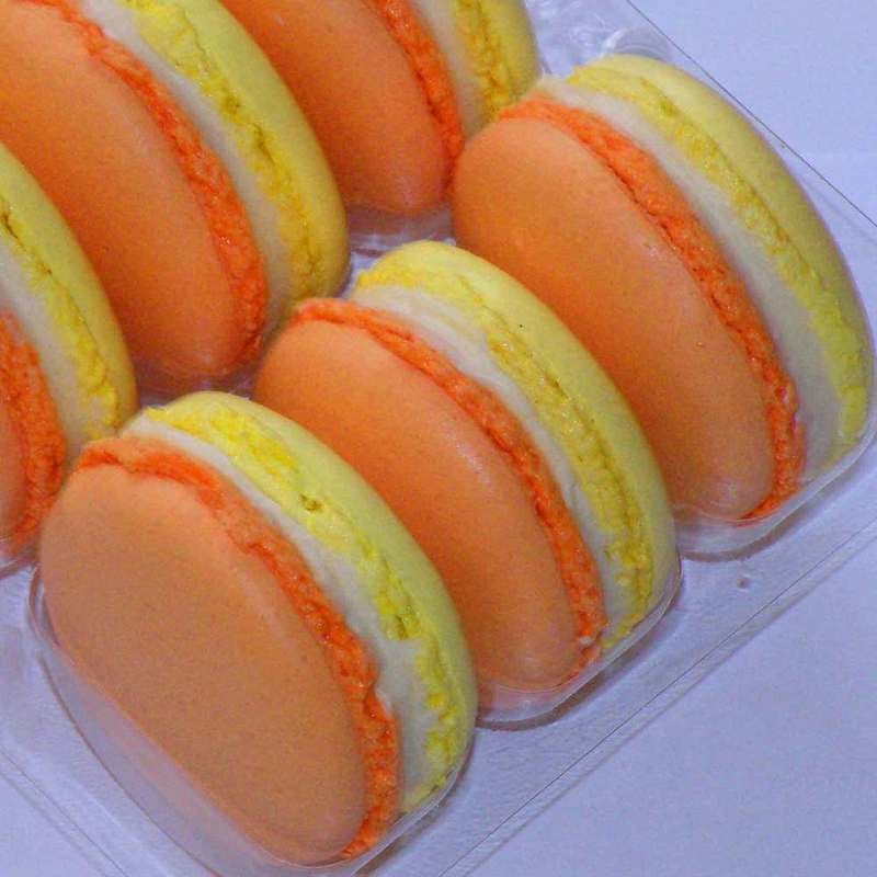 9 Mandarine Macaroons with Real Mandarine Buttercream