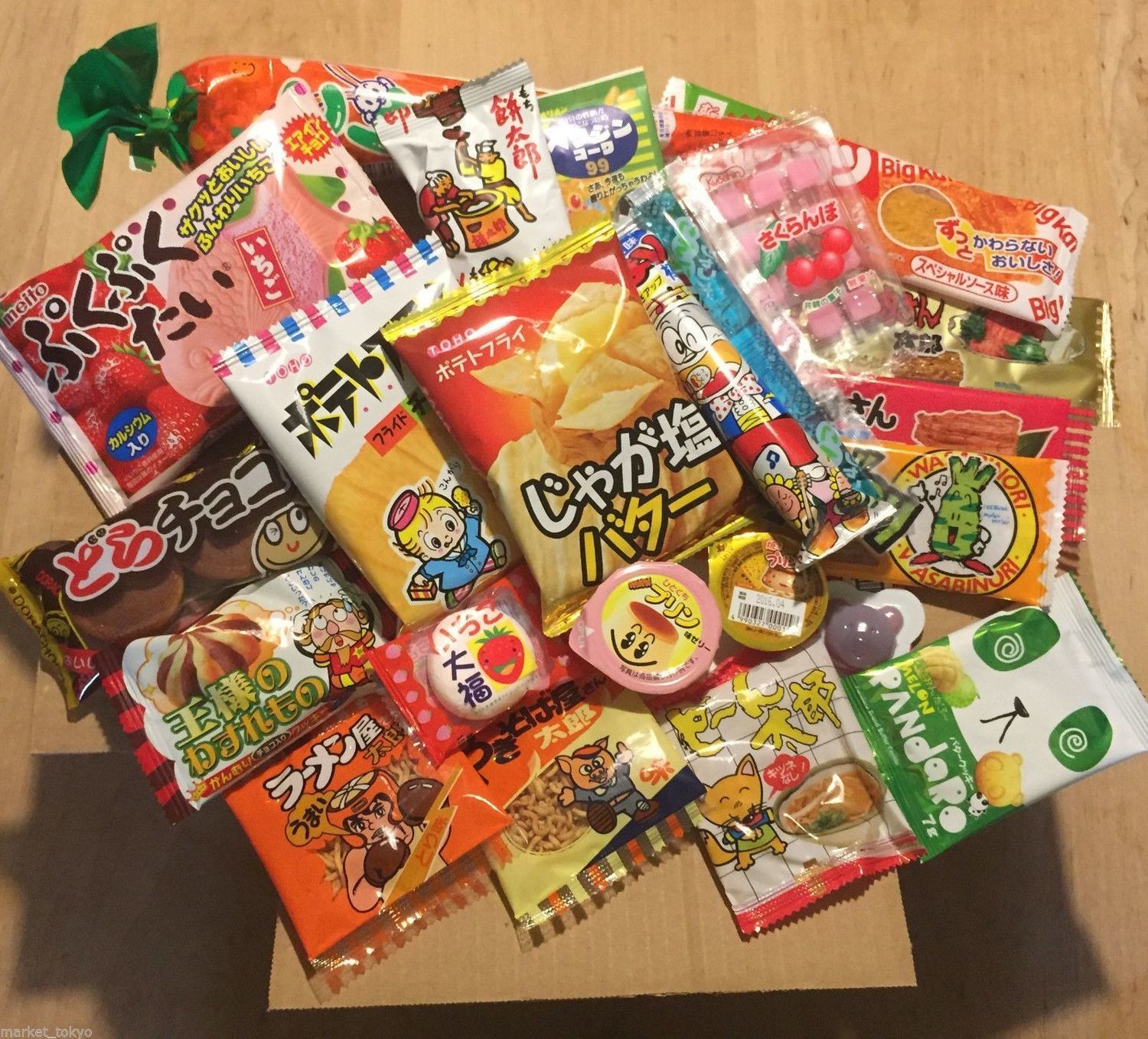  Japanese Snacks & Candy 20 Piece Dagashi Set (Box