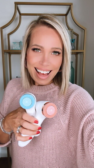 LumiSpa iO + FREE Anti-aging cleanser + FREE Stand