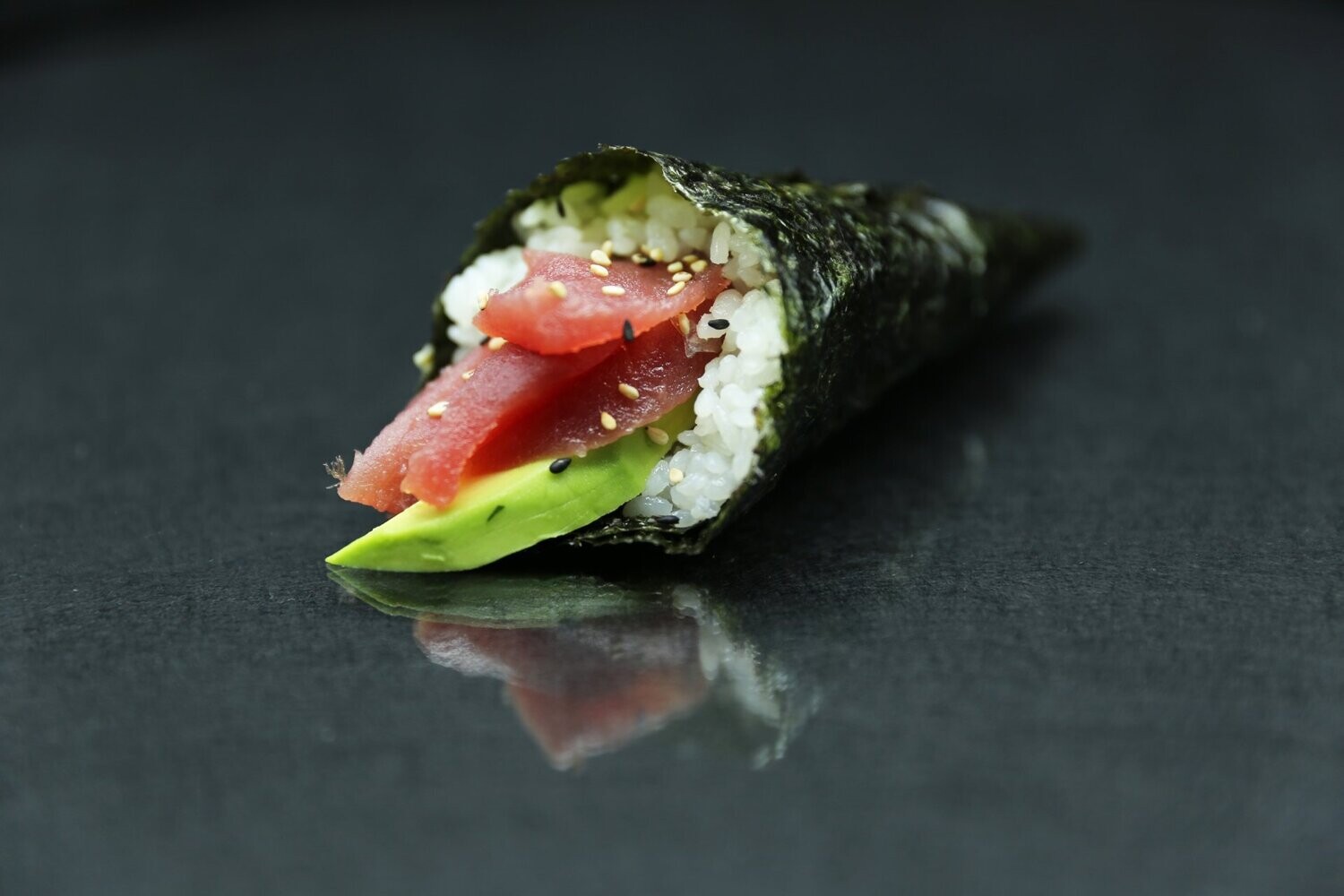 MAGURO AVOCADO