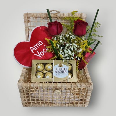 Baú de Palha com Rosas, Coração e Ferrero Rocher