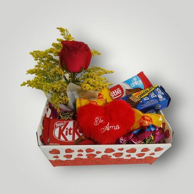 Caixinha com Rosas, Chocolates e  Coraçãozinho