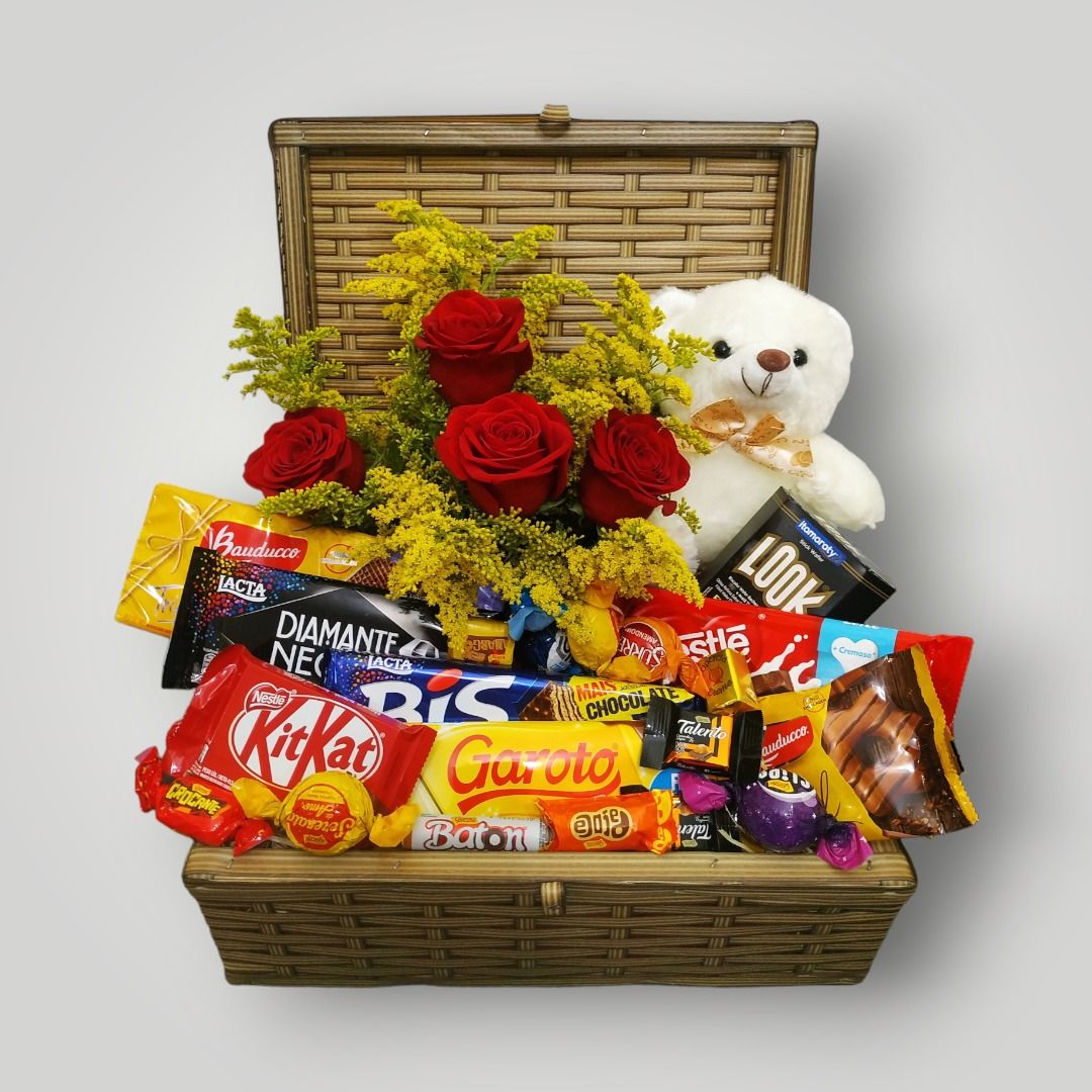 Baú com Rosas, Chocolates e Urso