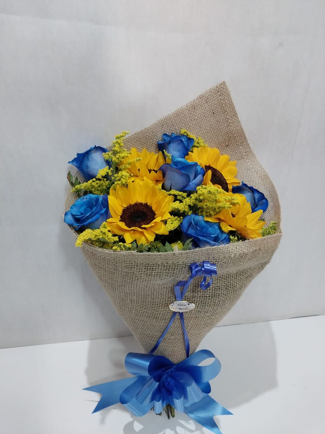 Sorriso de Girassóis e Rosas Azuis