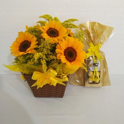 Arranjo de Mesa com Girassóis e Ferrero Rocher