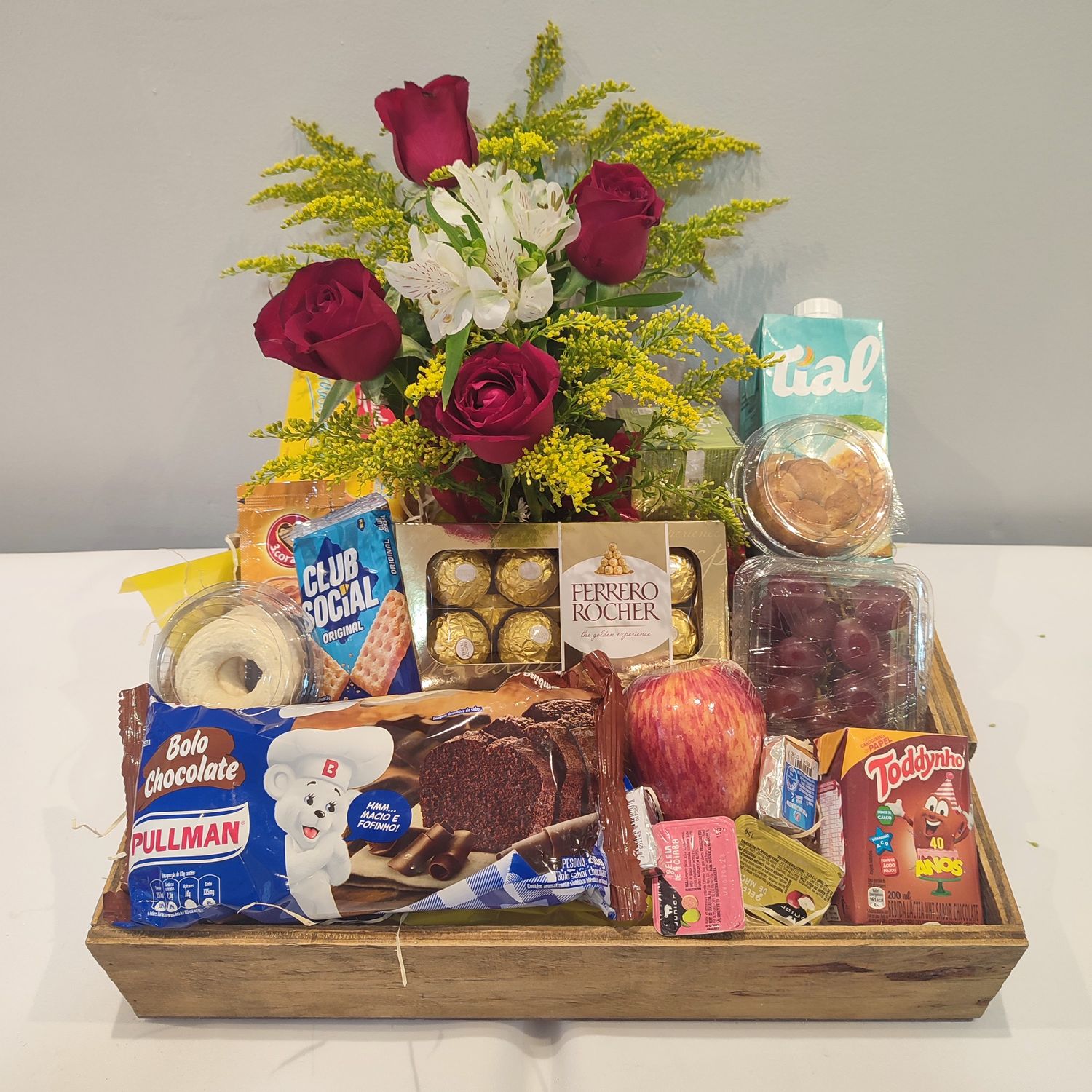Bandeja de Café Especial com Rosas e Ferrero Rocher