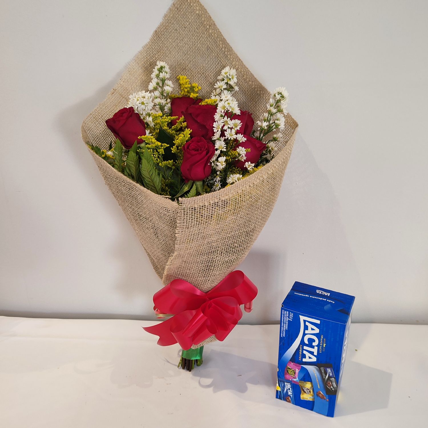 Buquê Romântico e Caixa de Chocolates