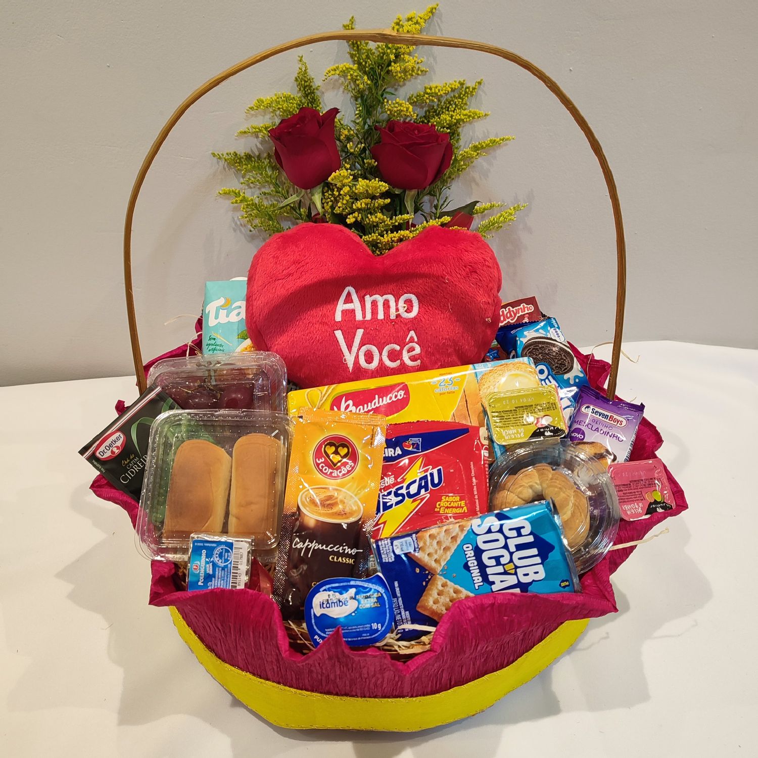 Cesta de  Café com Rosas e Coração