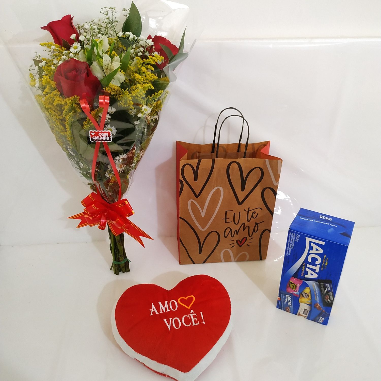 Ramalhete de Rosas + Kit de Lacta e Coração