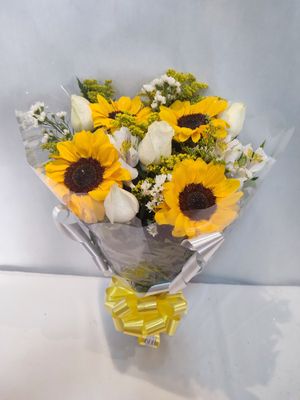Buquê de Girassóis e Rosas Brancas