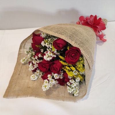 Buquê Romântico Tradicional com 12 Rosas