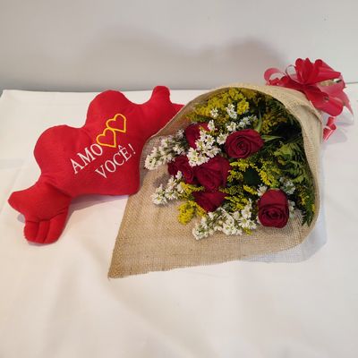 Buquê Romântico Tradicional de 12 Rosas + Coração