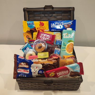 Cesta de Café Especial com Chocolates no Baú