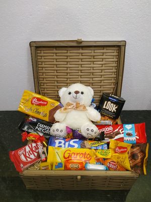Baú com Urso e Chocolates