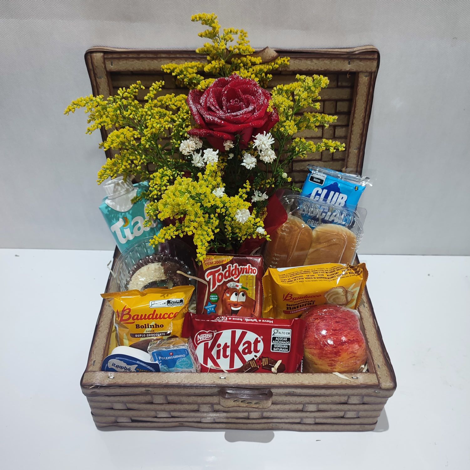 Mix de Café com uma Rosa no Baú Sintético