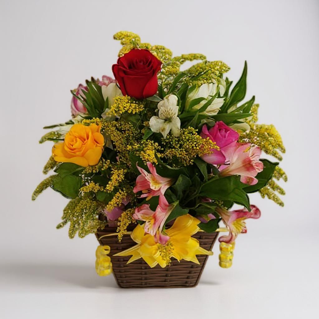 Arranjo de Mesa com Rosas Coloridas