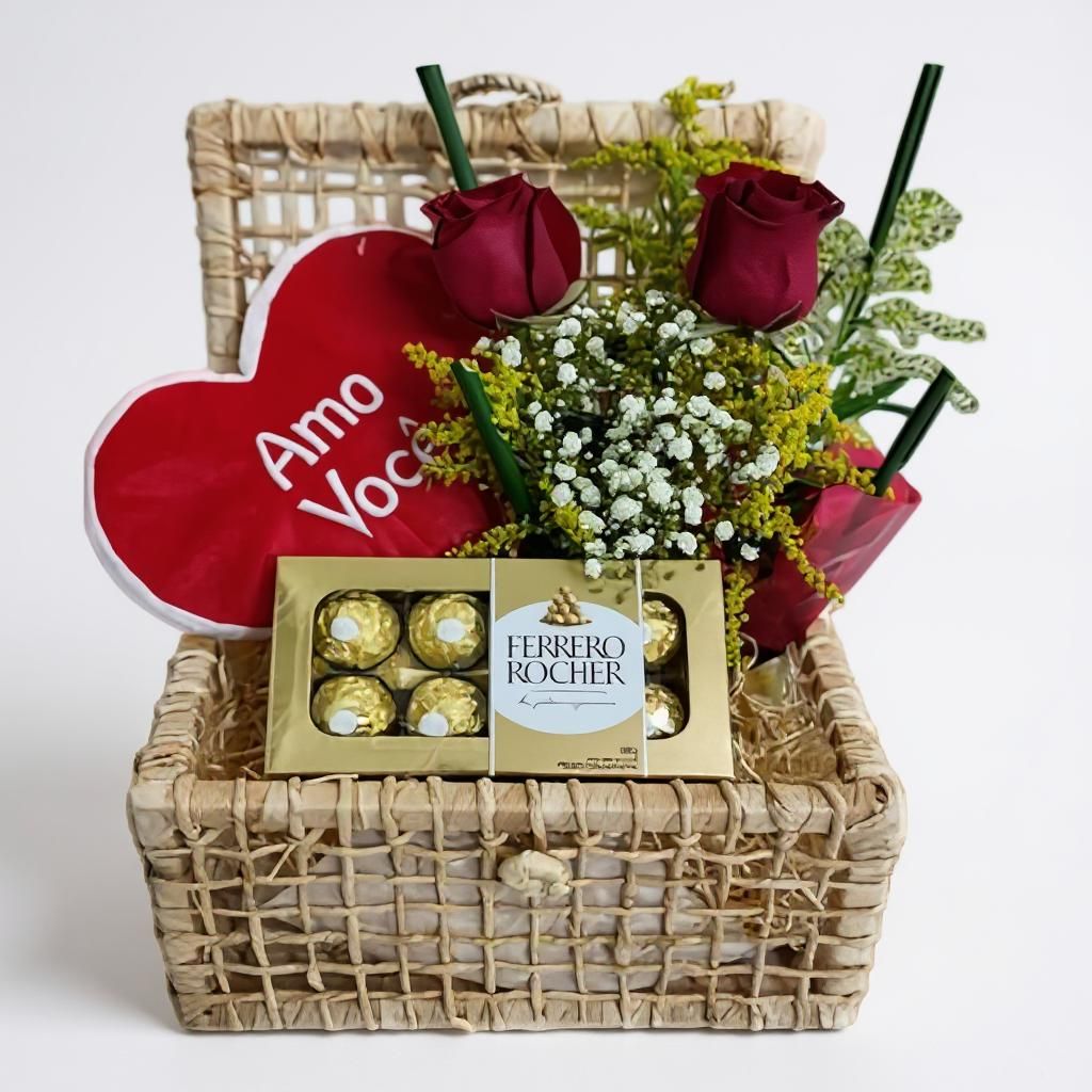 Baú de Palha com Rosas, Coração e Ferrero Rocher