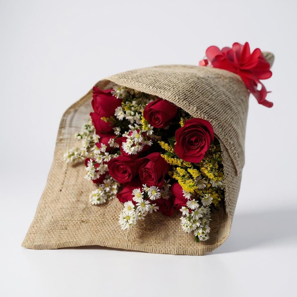 Buquê Romântico Tradicional com 12 Rosas