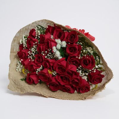Buquê Romântico com 50 Rosas