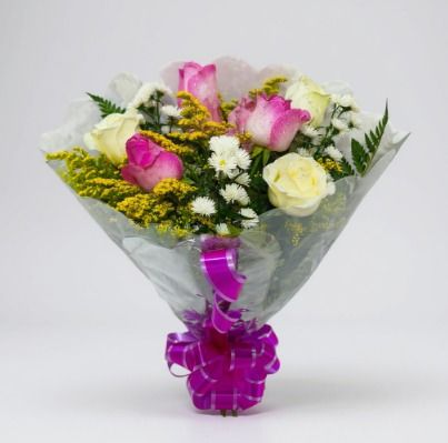 Buquê de 06 Rosas - Rosa e Branco