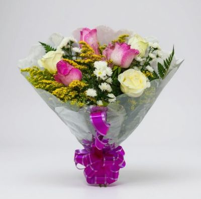 Buquê de 06 Rosas - Rosa e Branco