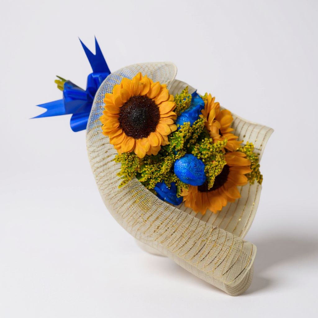 Buquê de Rosas Azuis e Girassóis Poesia
