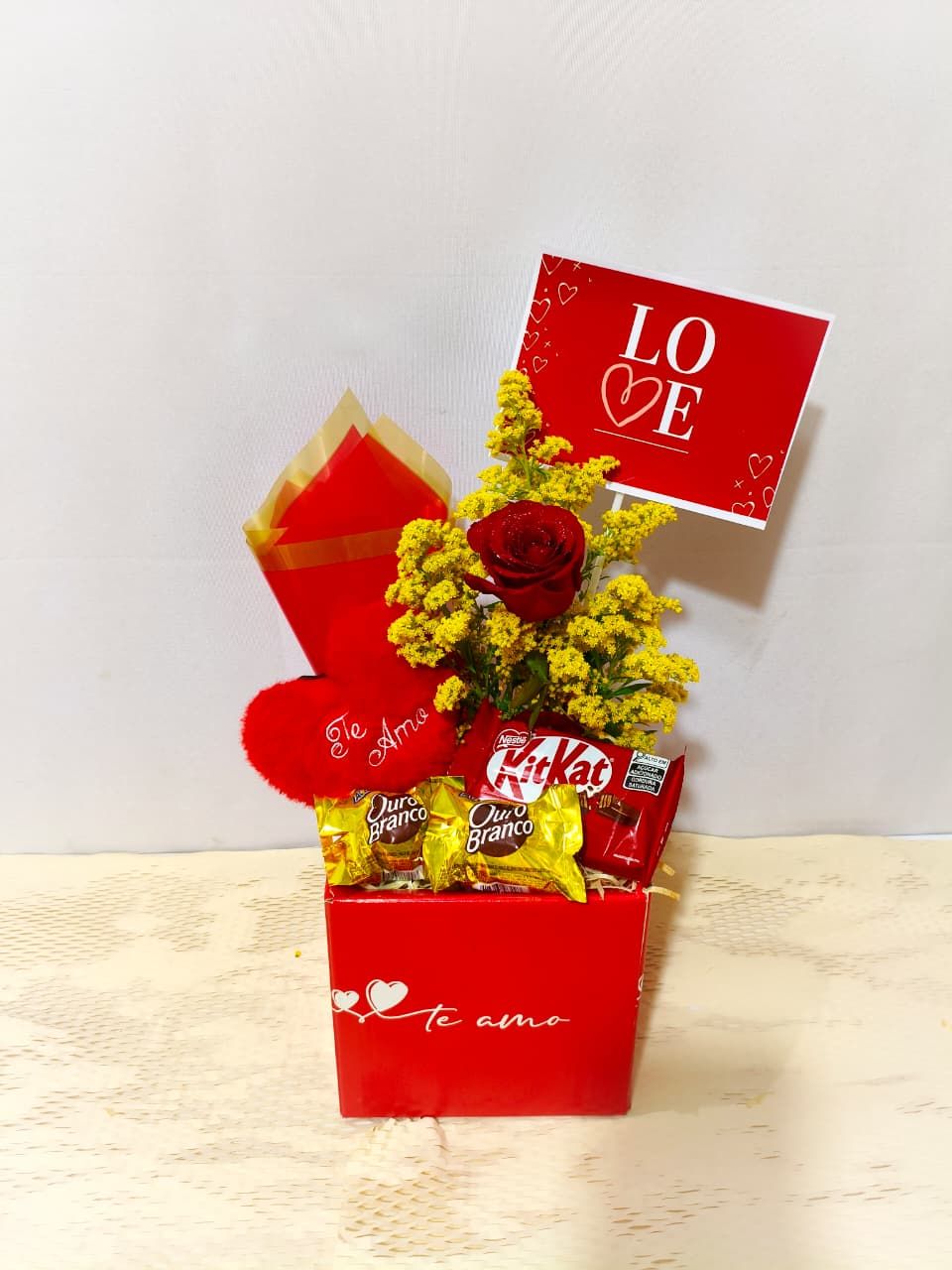 Cesta de Chocolates com Amor